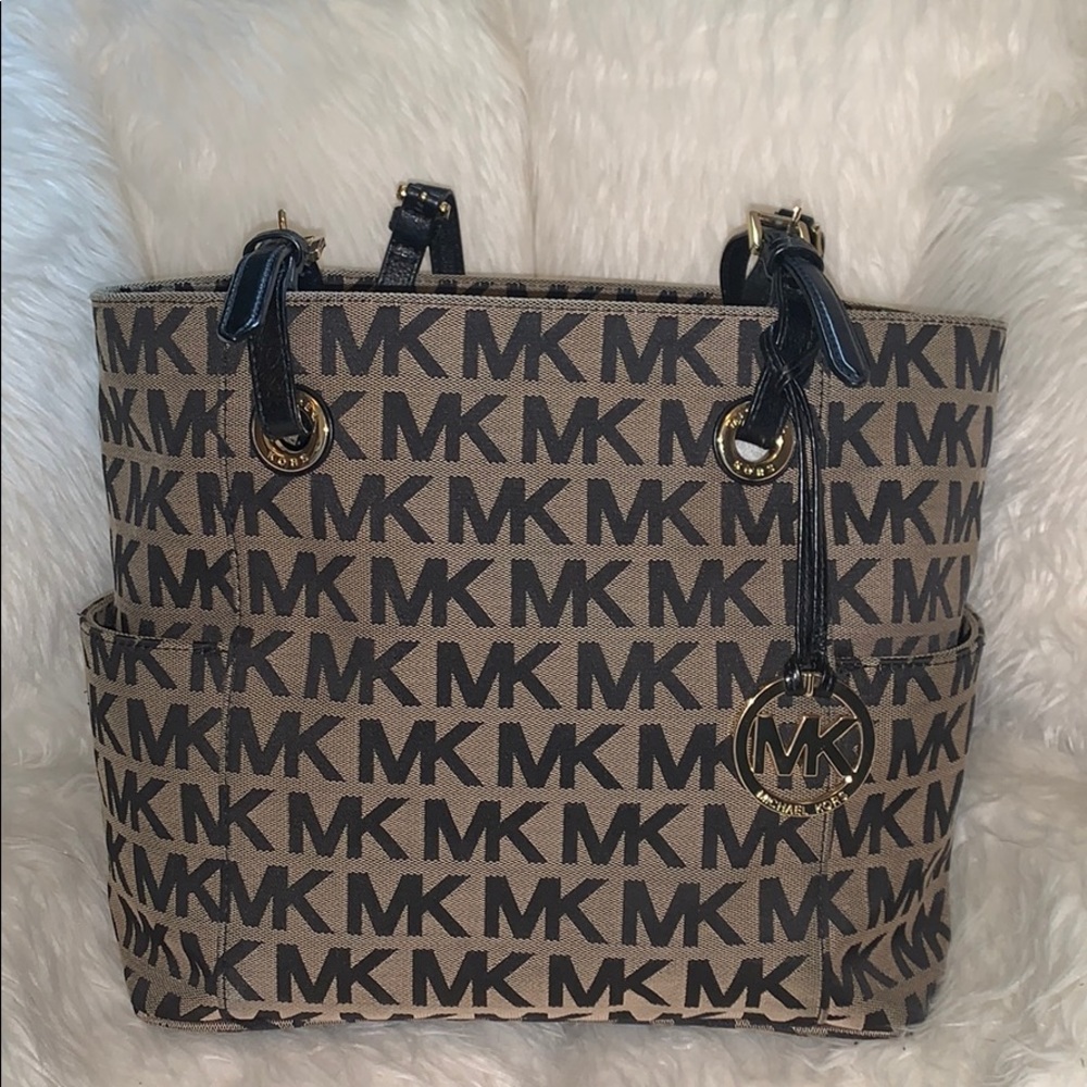 Michael Kors shoulder bag, excellent condition!!